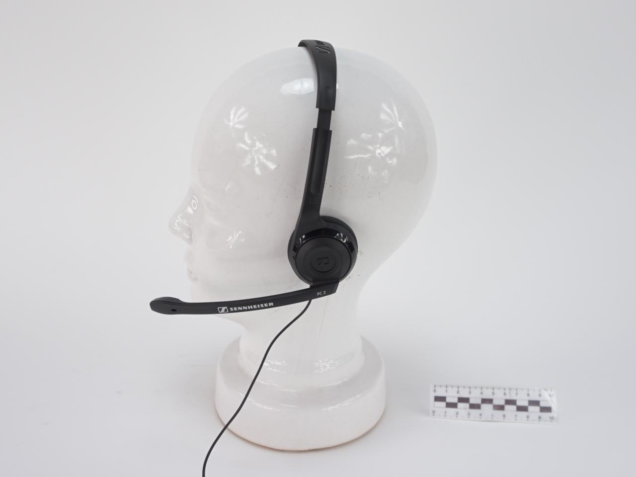 HEADPHONES WITH MICROPHONE