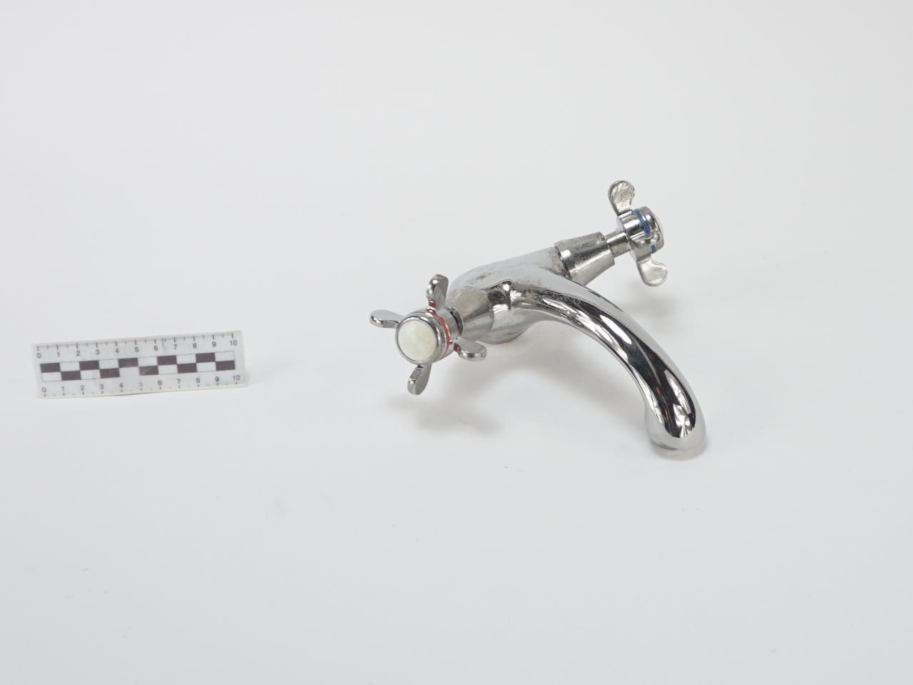 KITCHEN SINK FAUCET