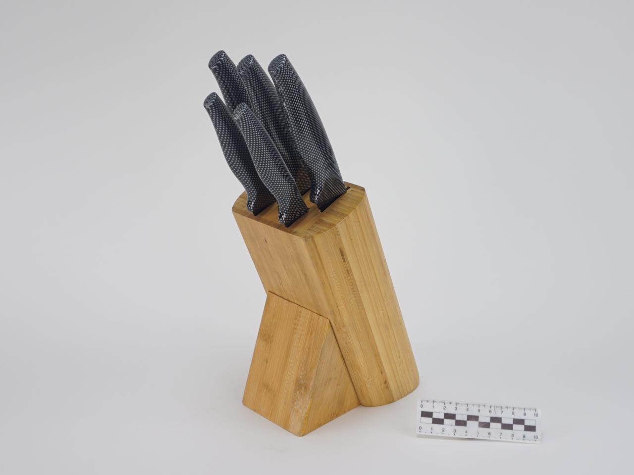 KITCHEN KNIVES IN STAND SET