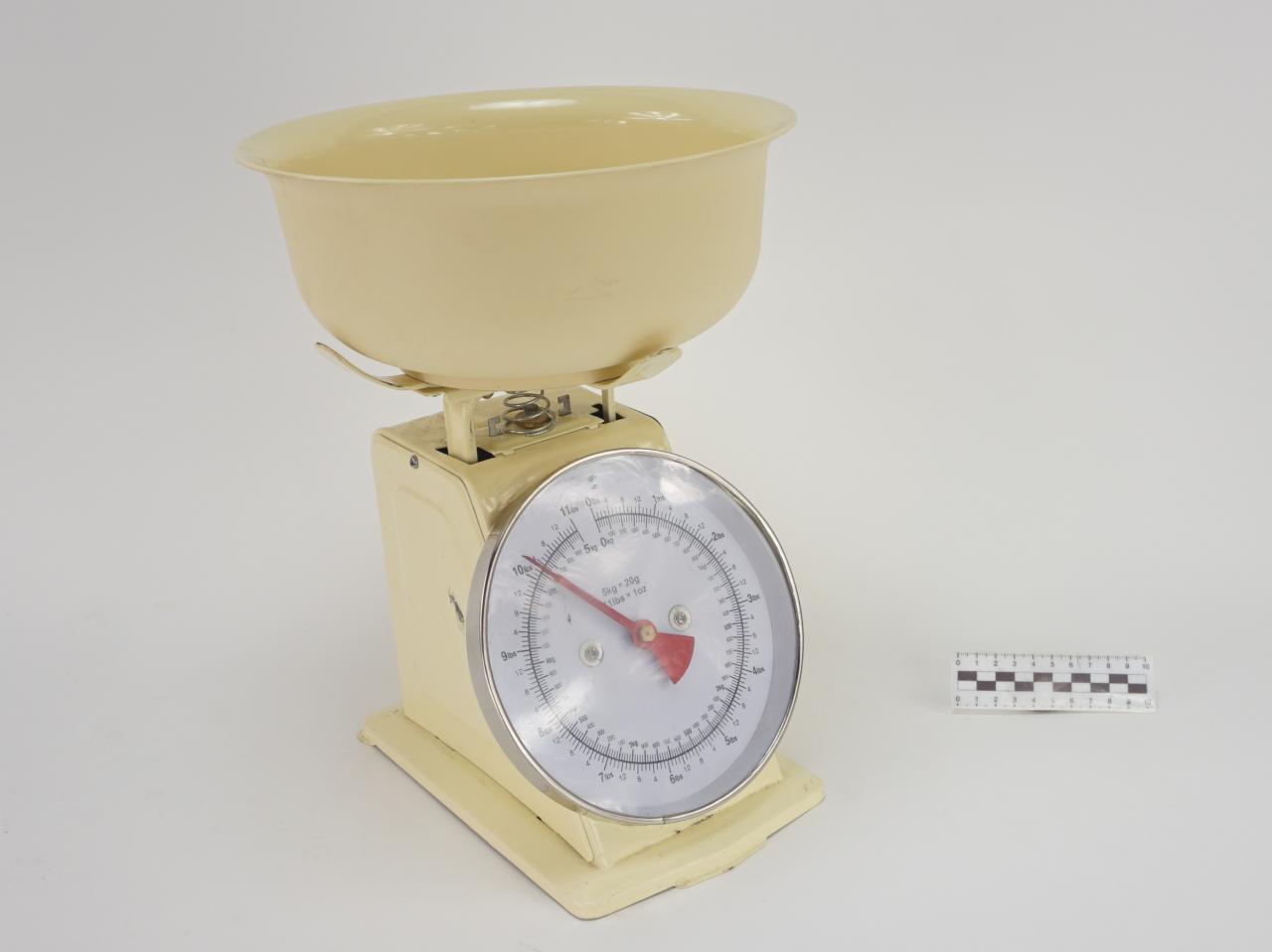 KITCHEN SCALE