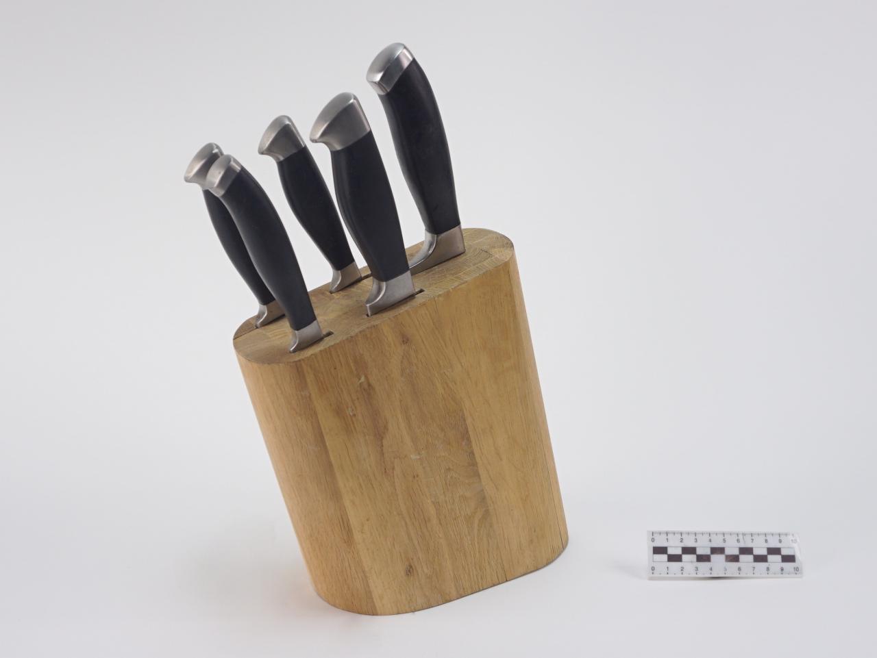 KITCHEN KNIFE SET IN BLOCK