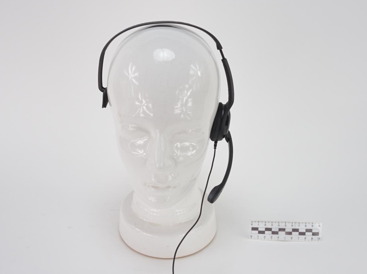 HEADPHONES WITH MICROPHONE