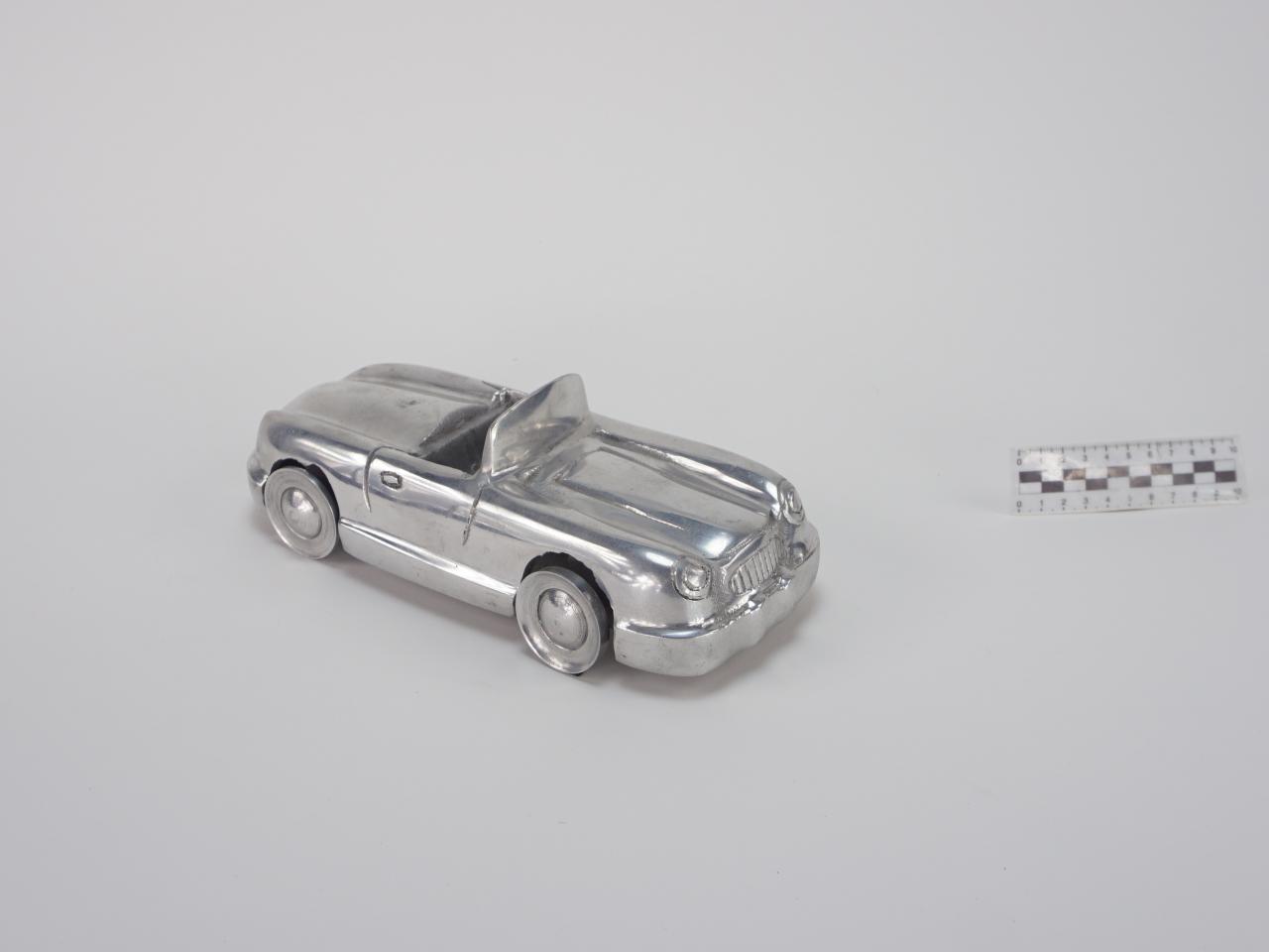 MODEL AUTA
