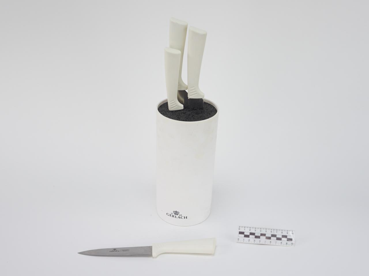 KITCHEN KNIFE SET IN STAND