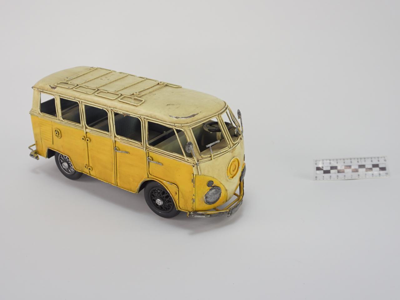 MODEL AUTA