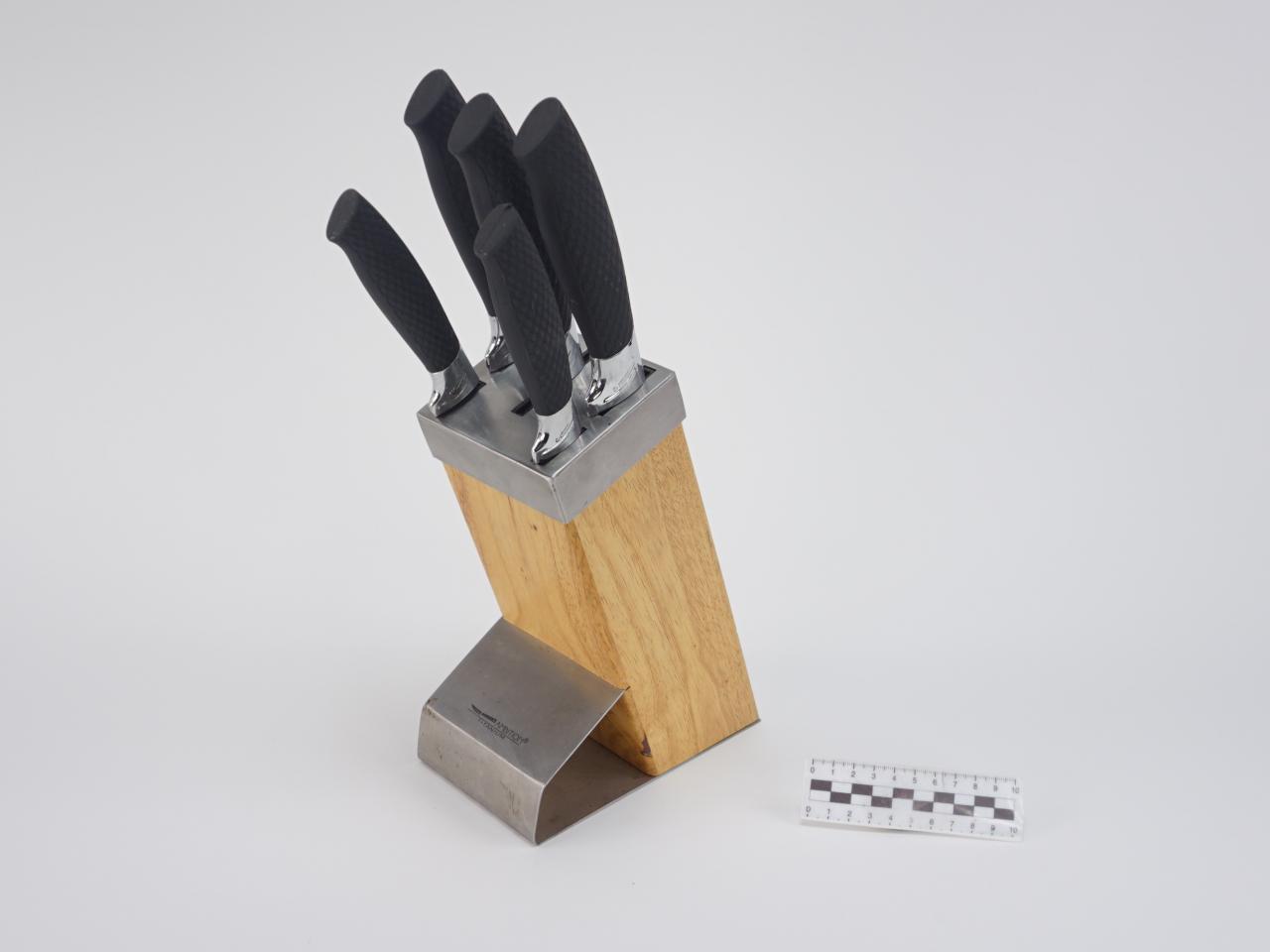 KITCHEN KNIVES IN STAND SET