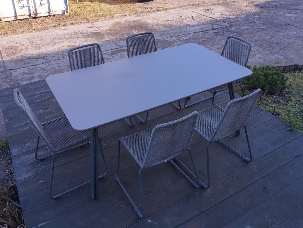 GARDEN TABLE