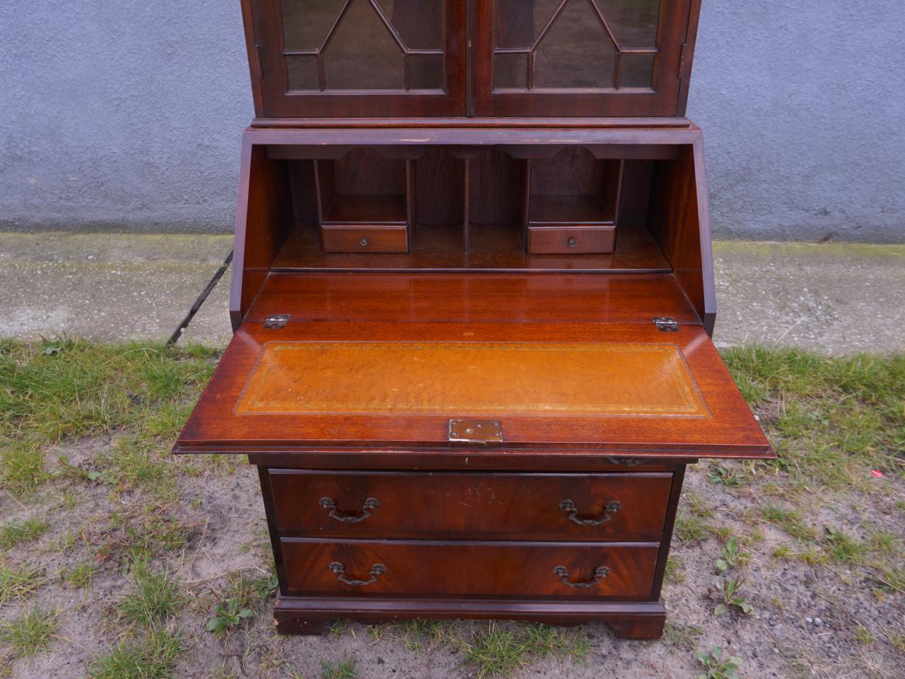 SECRETARY WITH TOP