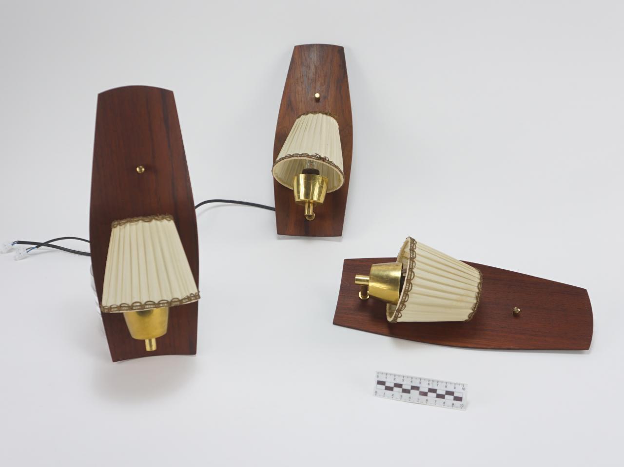 SPOTLIGHT WALL LAMP