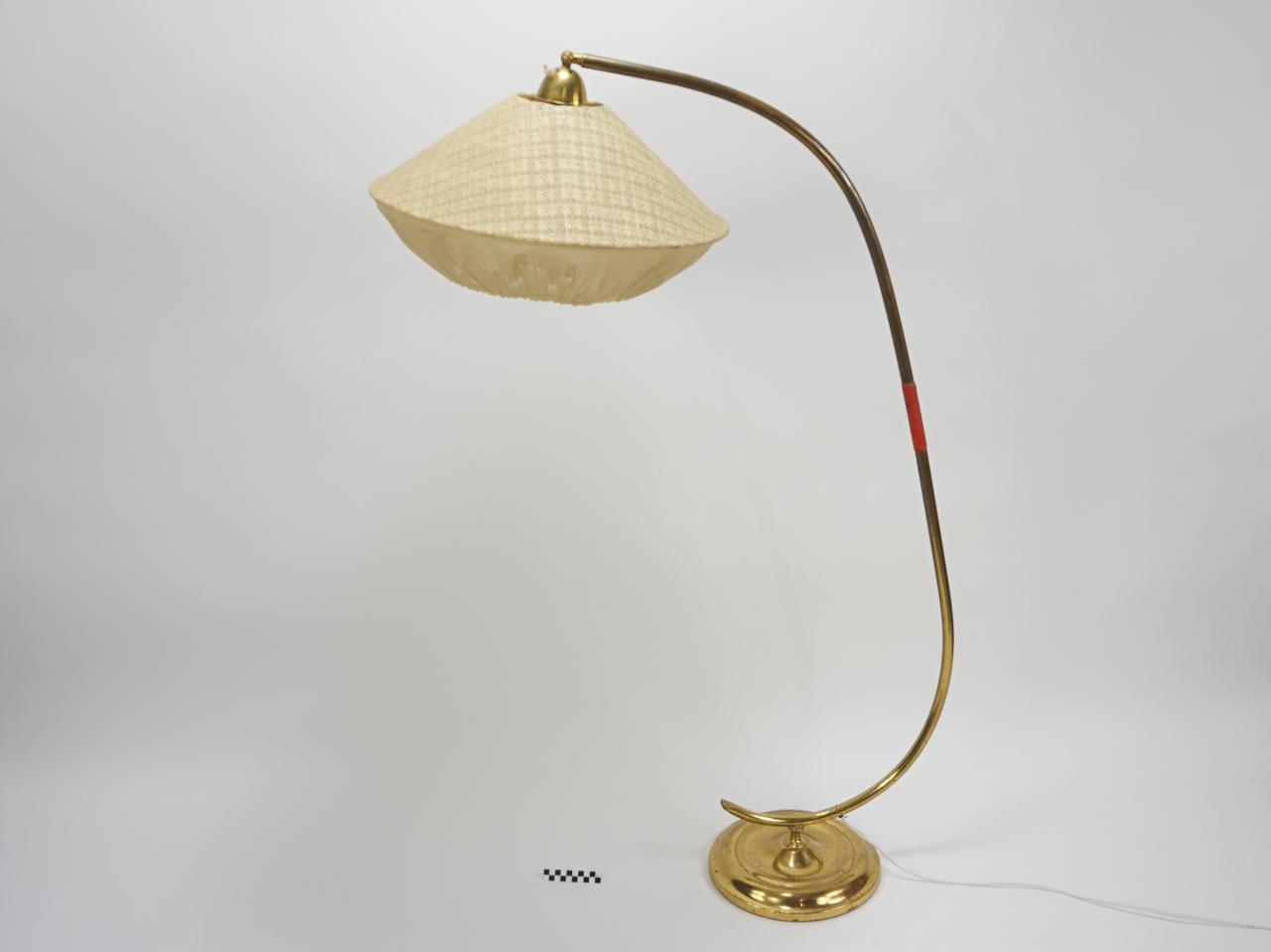 FLOOR LAMP