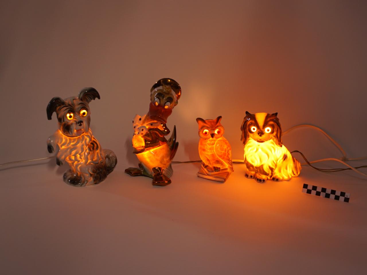 DOG TABLE LAMP