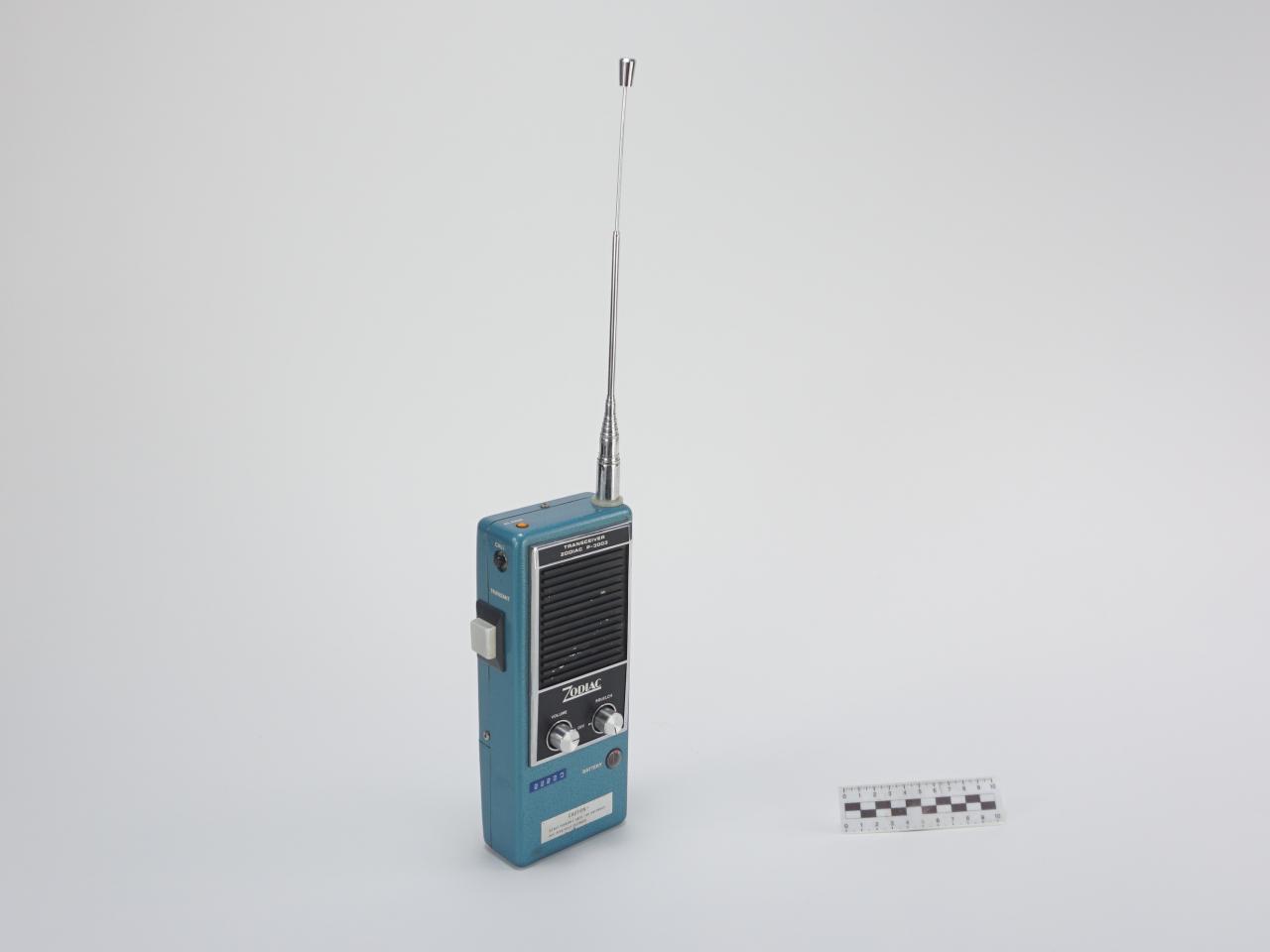 WALKIE-TALKIE TWO-WAY RADIO
