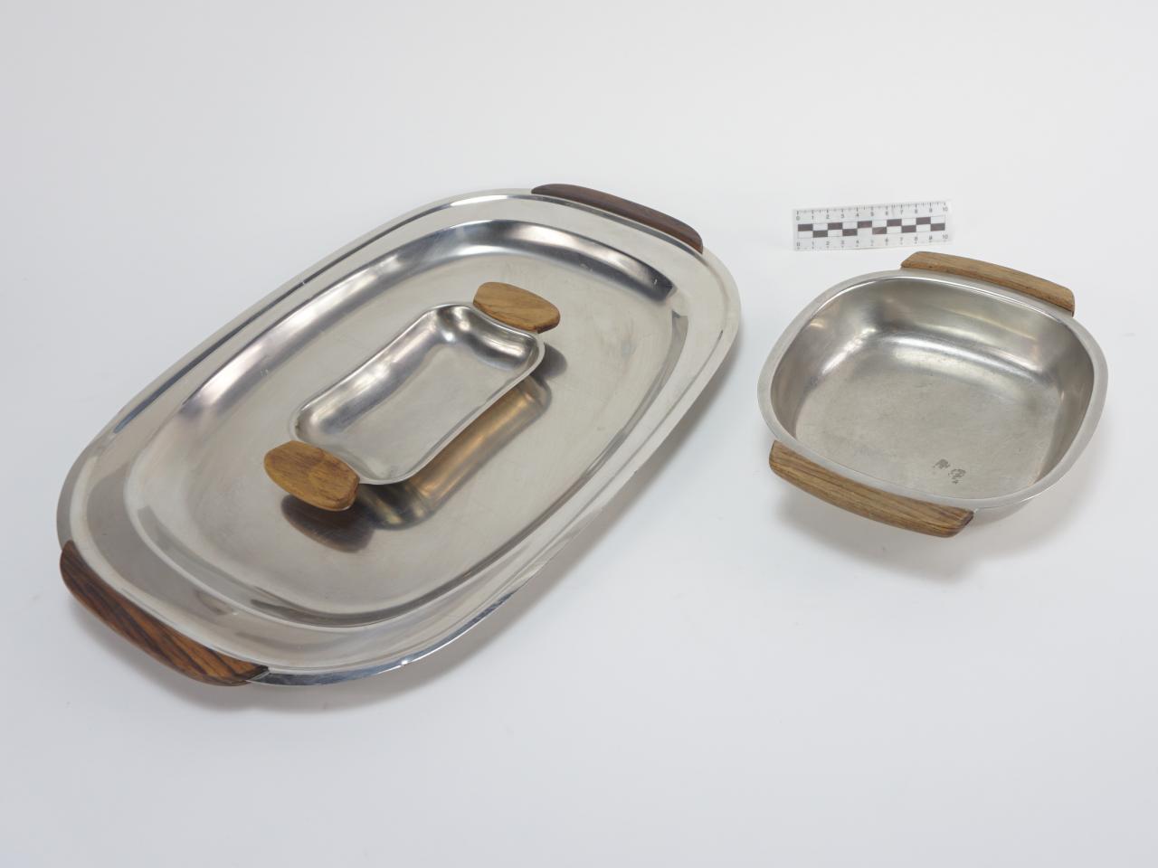 TRAY