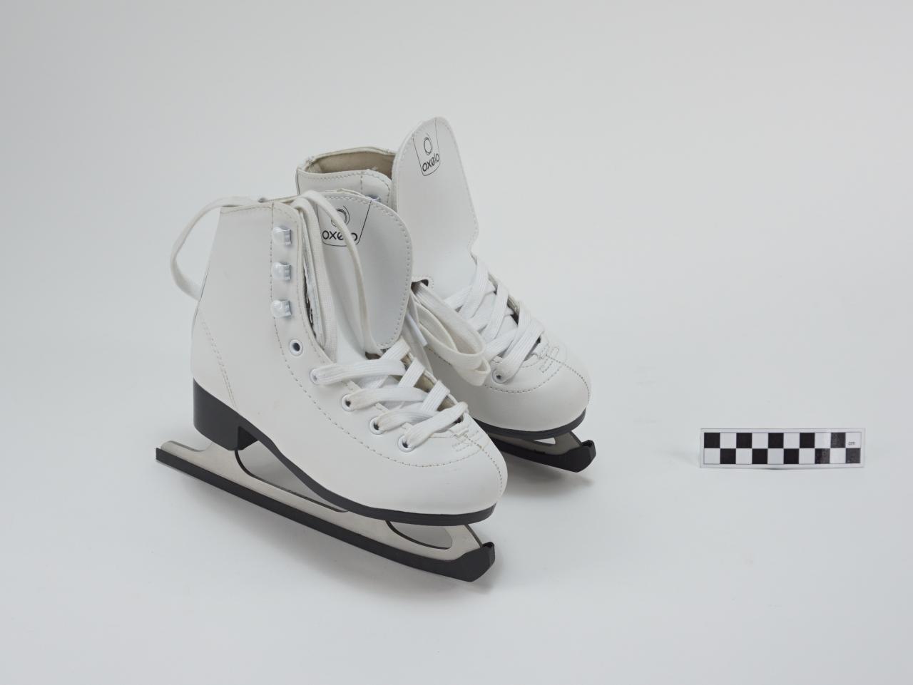 ICE SKATES