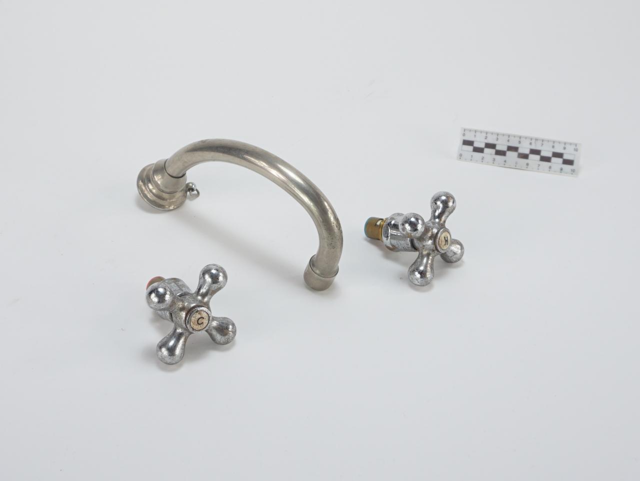 KITCHEN SINK FAUCET