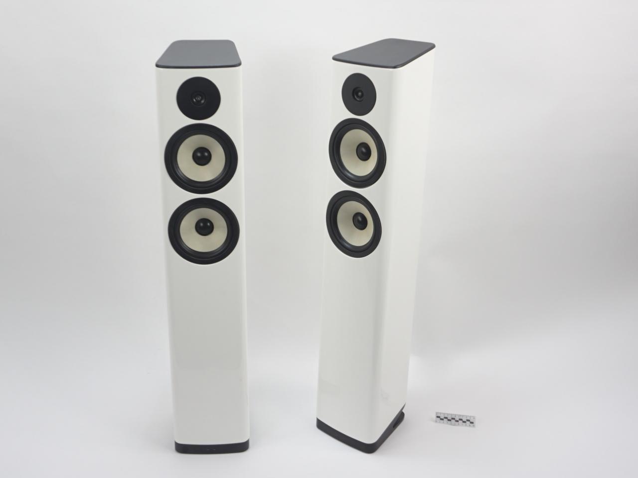 FLOORSTANDING SPEAKERS