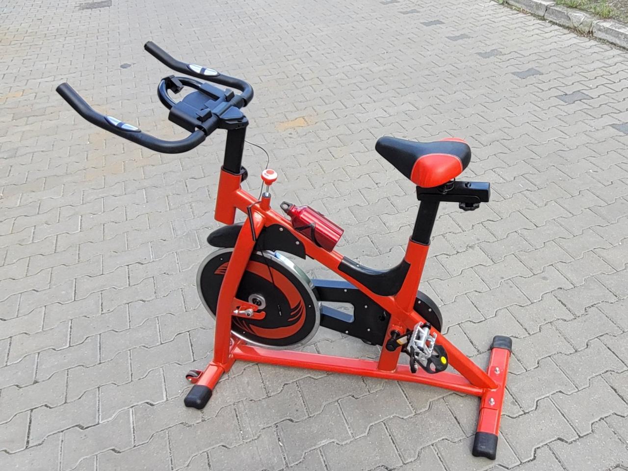 STATIONARY TRAINING BIKE