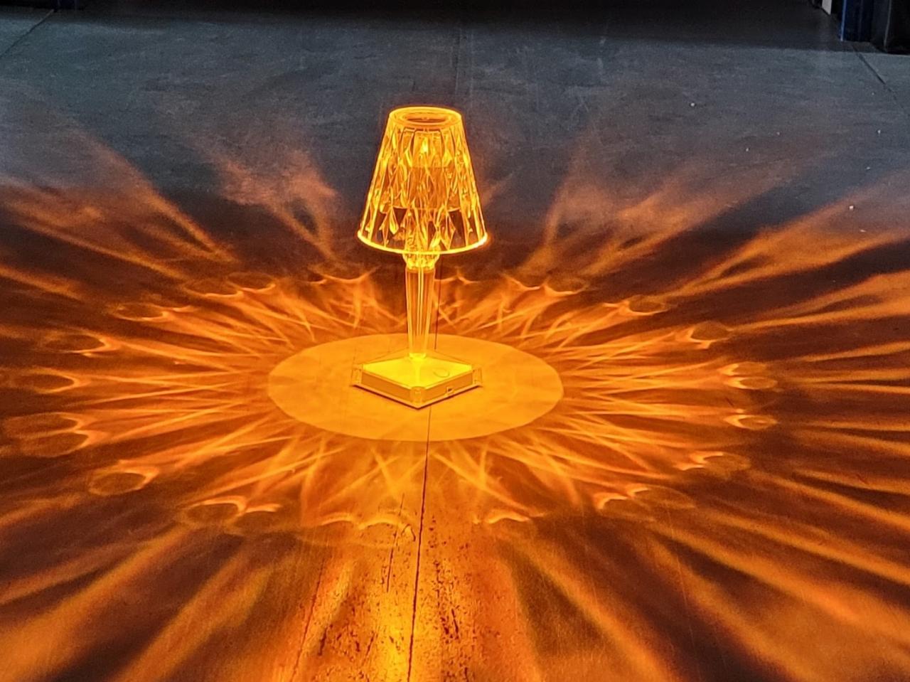 TABLE LAMP