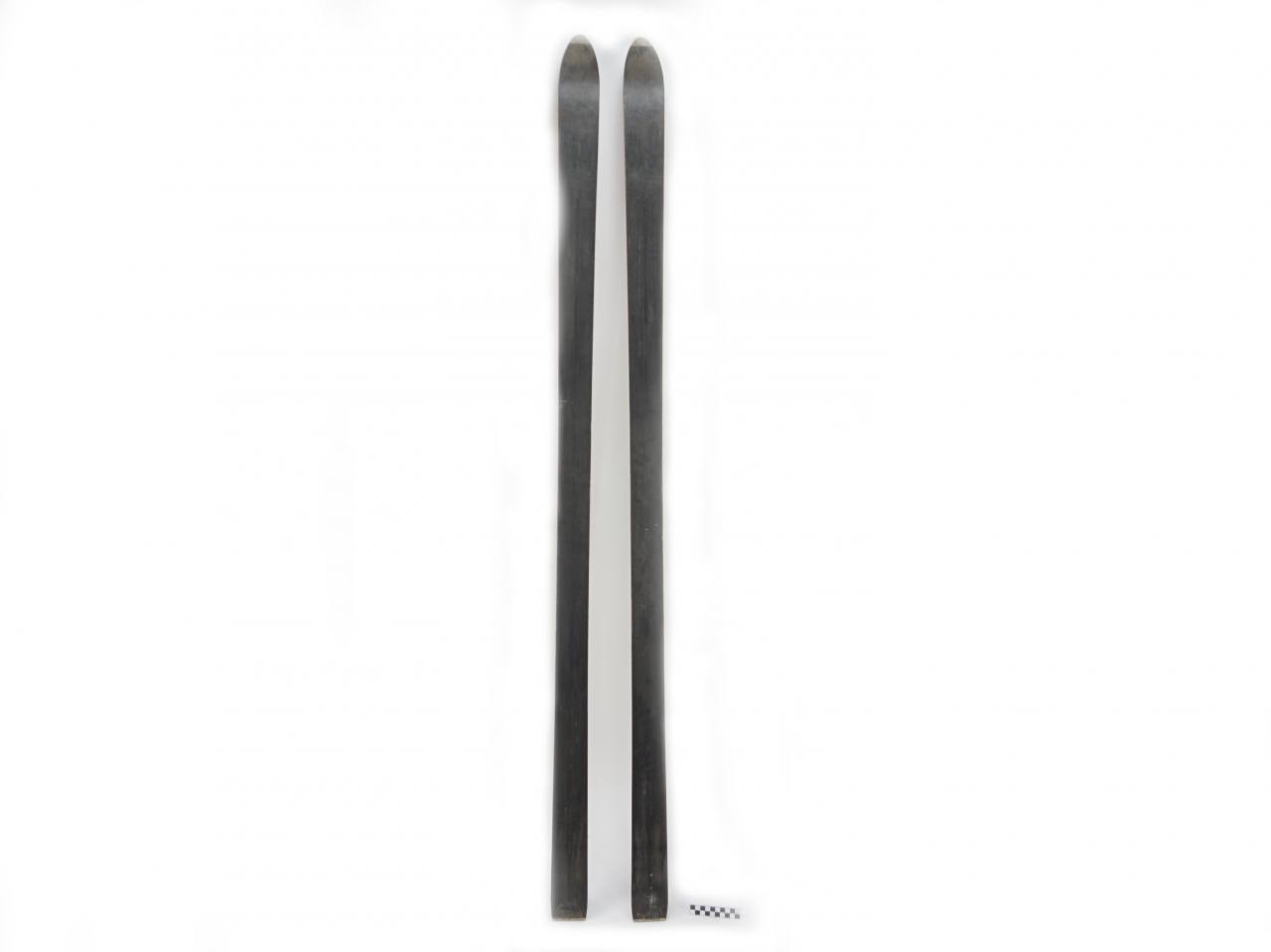 SKIS