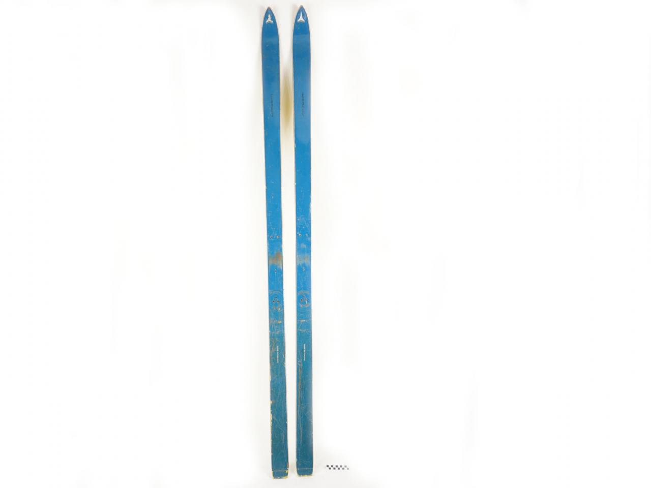 SKIS