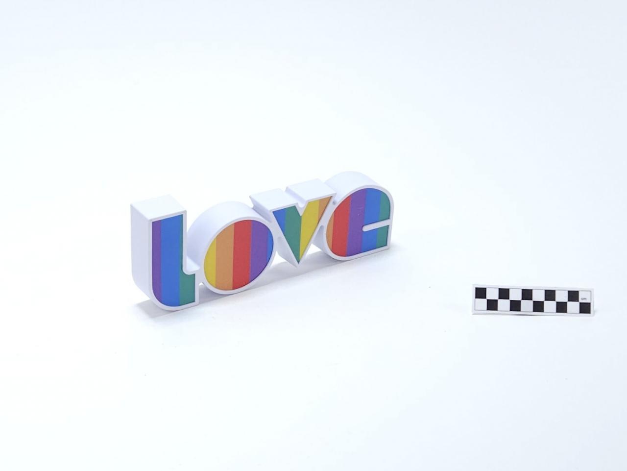 ŚWIECĄCY NAPIS LOVE