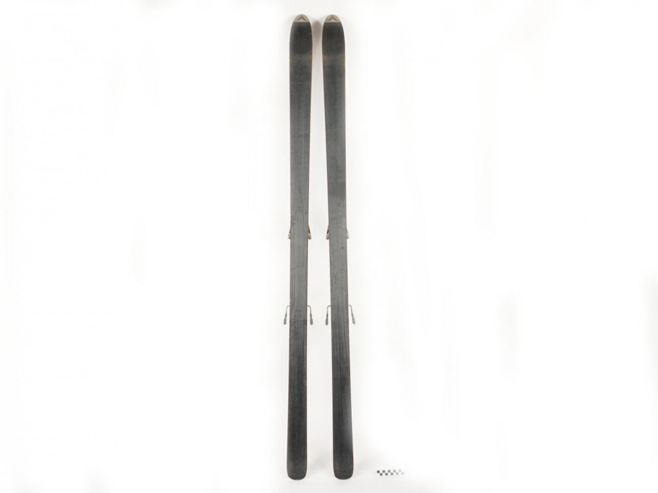 SKIS