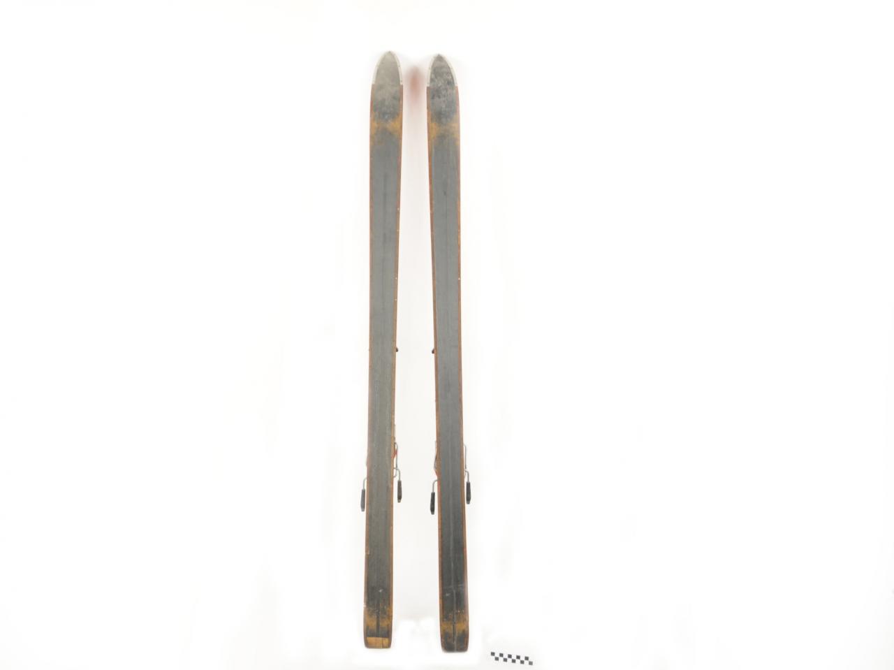 SKIS