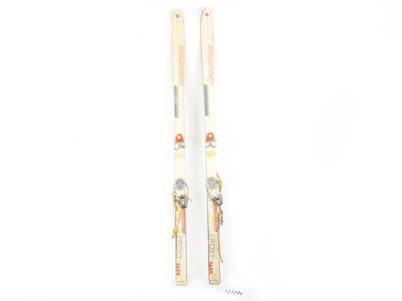 SKIS