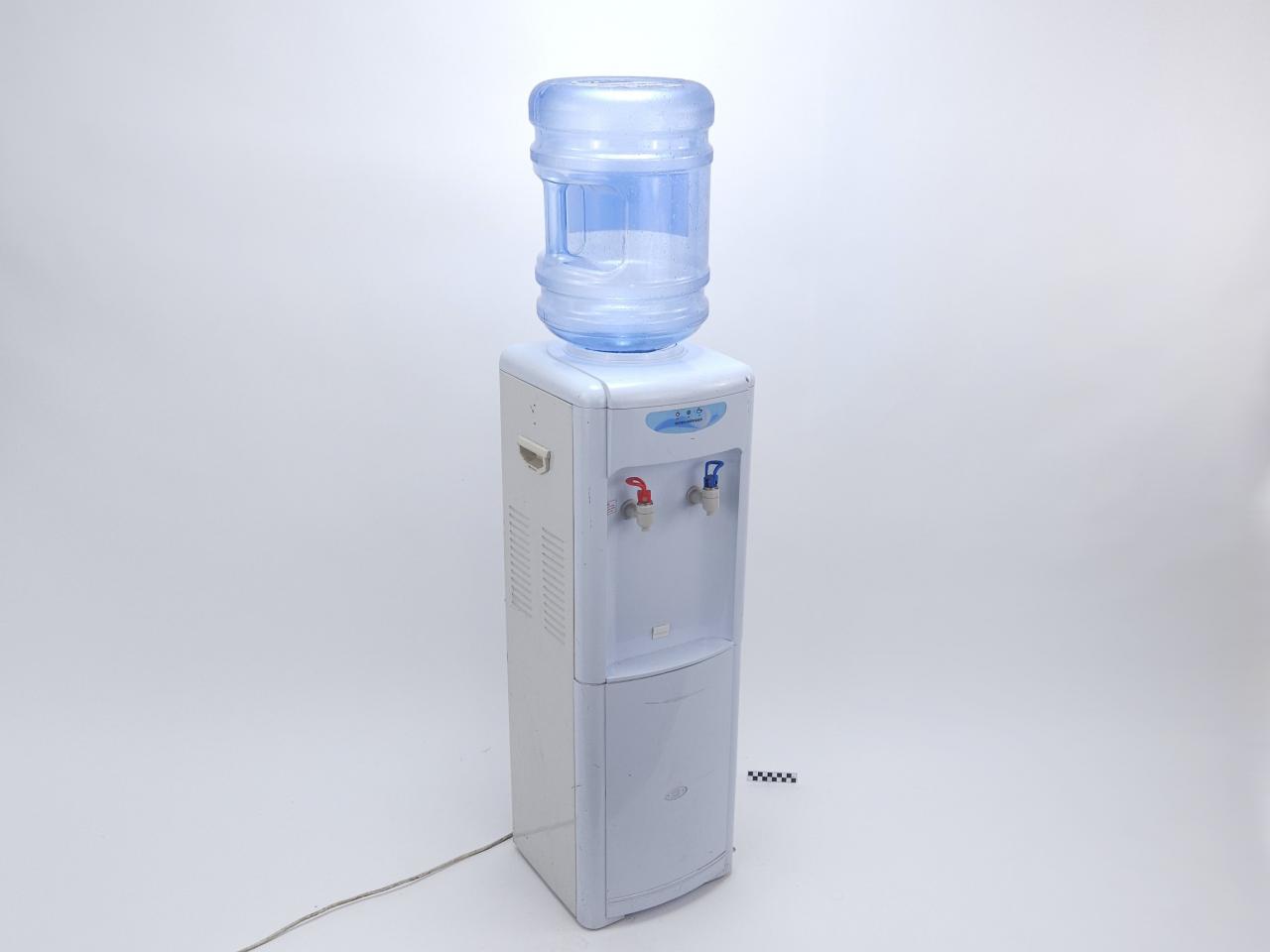 WATER DISPENSER