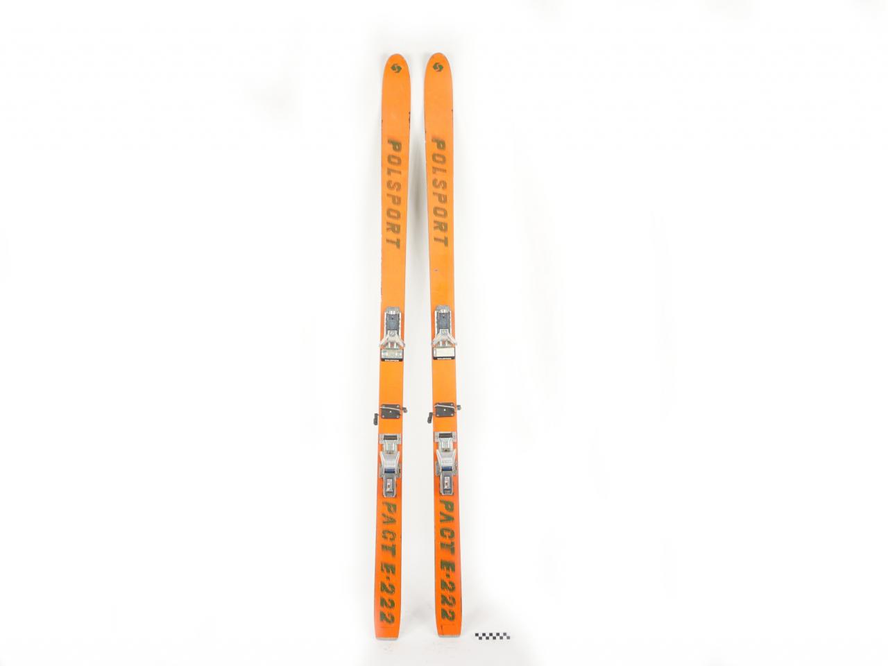 SKIS