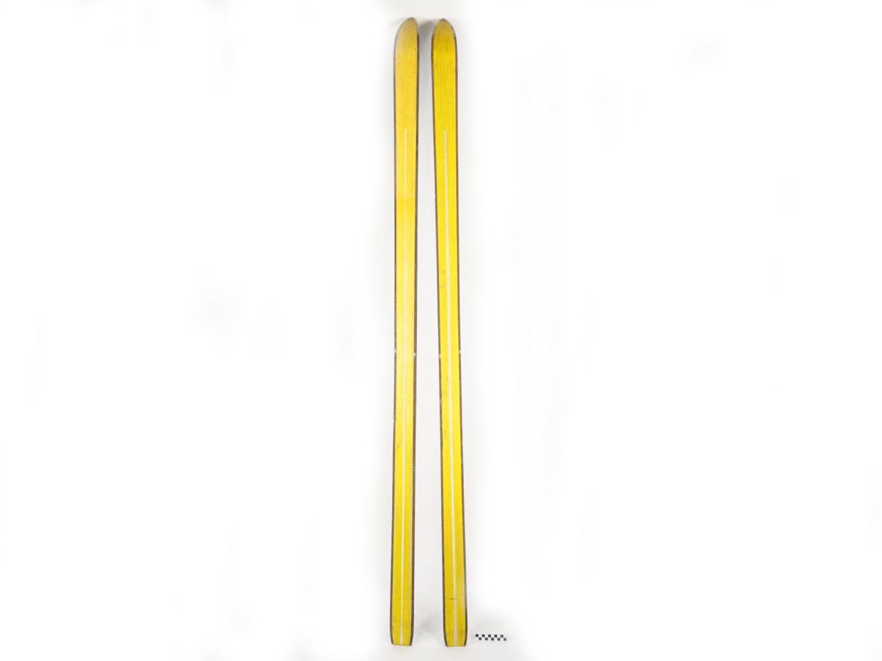 SKIS