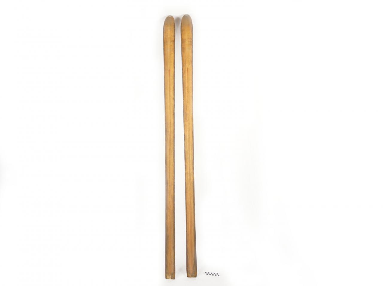 SKIS
