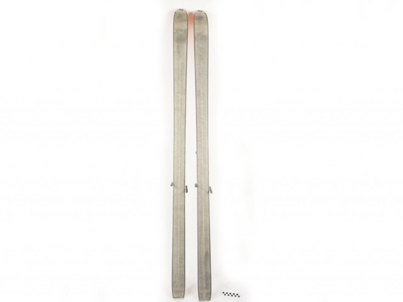 SKIS