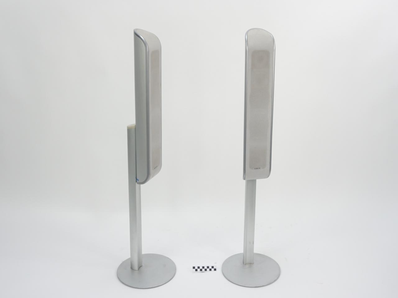 FLOORSTANDING SPEAKERS