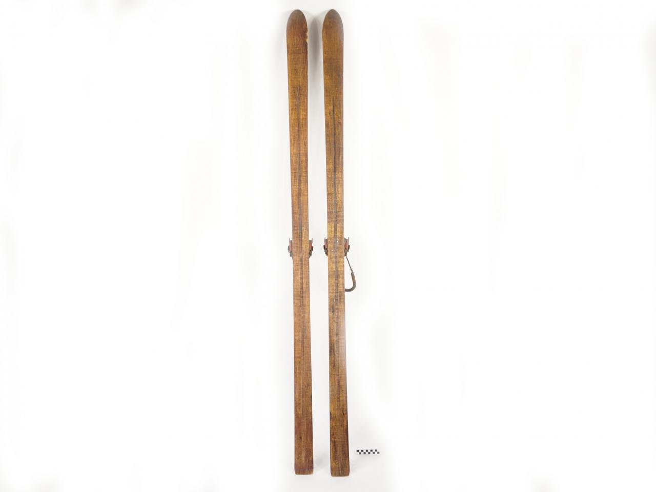 SKIS