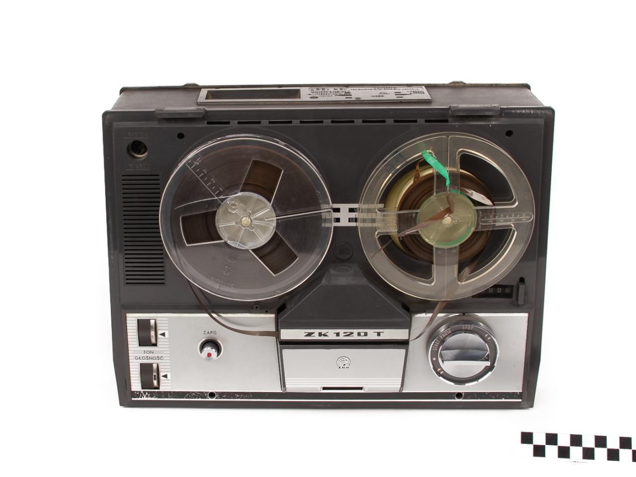 REEL-TO-REEL TAPE RECORDER