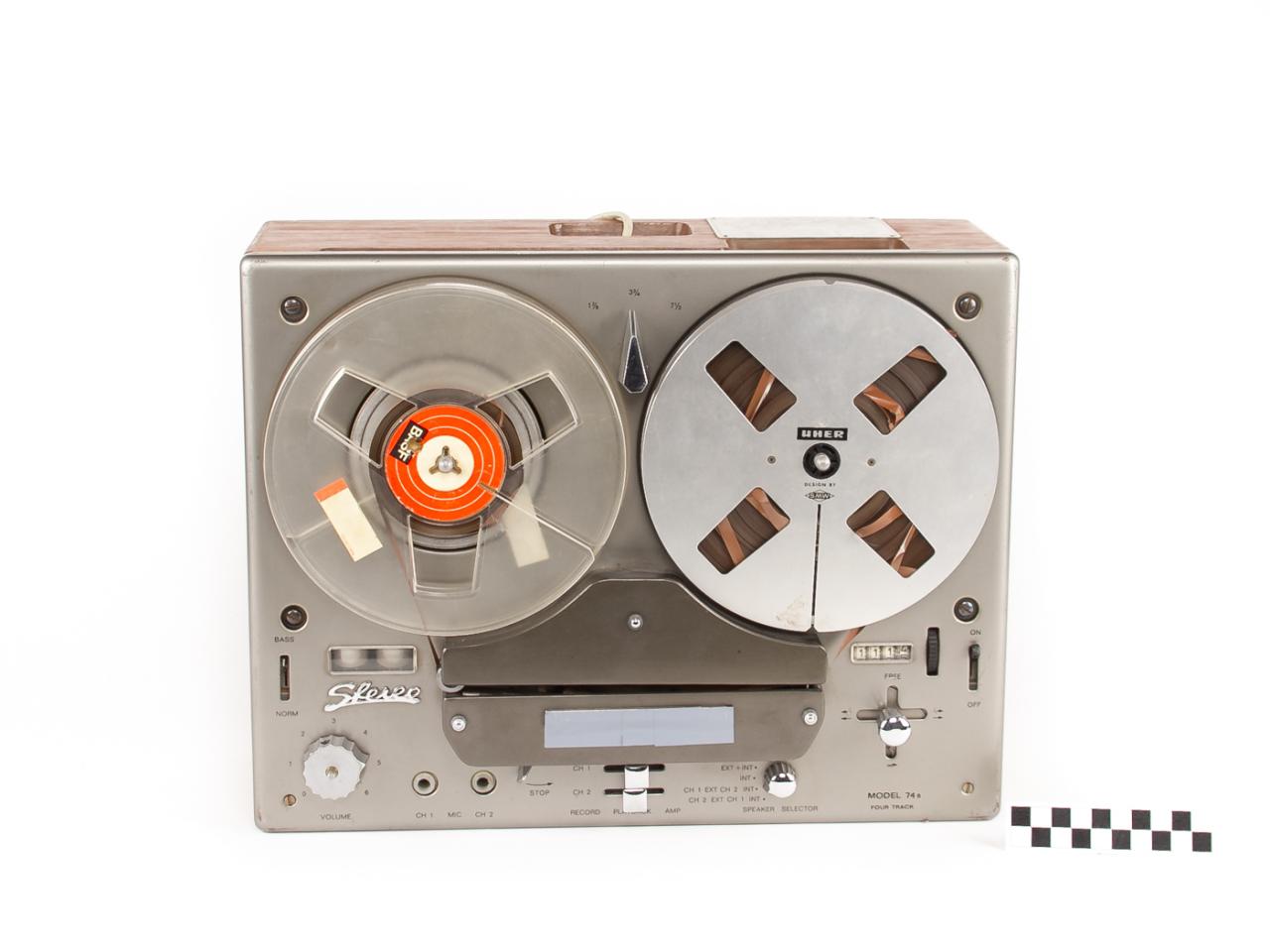 REEL-TO-REEL TAPE RECORDER