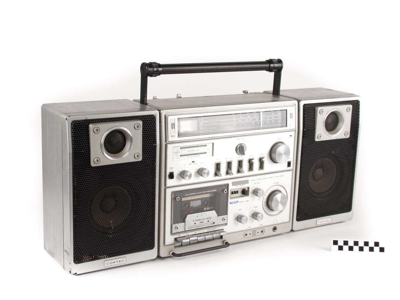 BOOMBOX RADIO