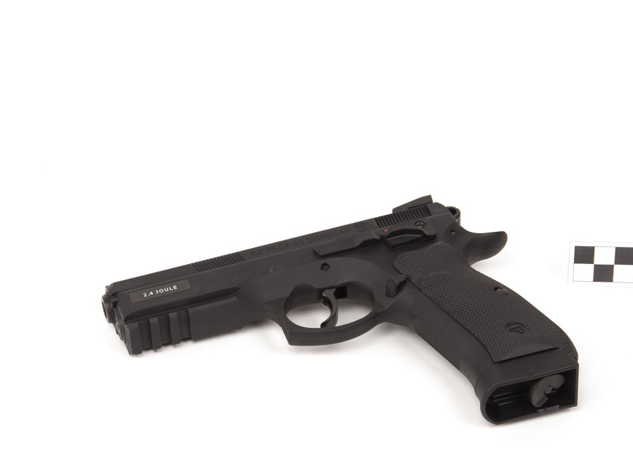 PISTOLET
