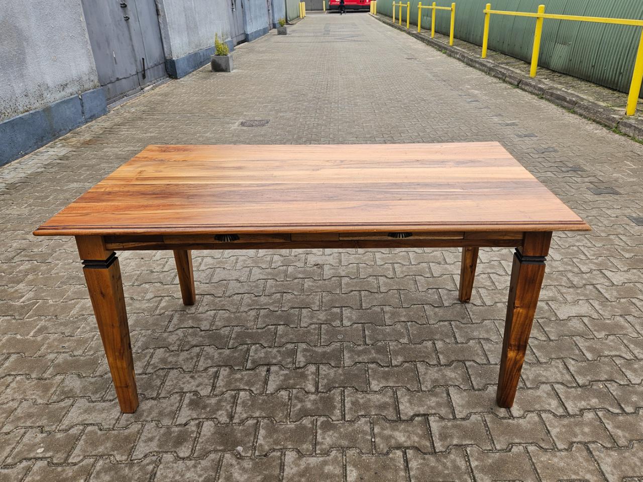 STÓŁ