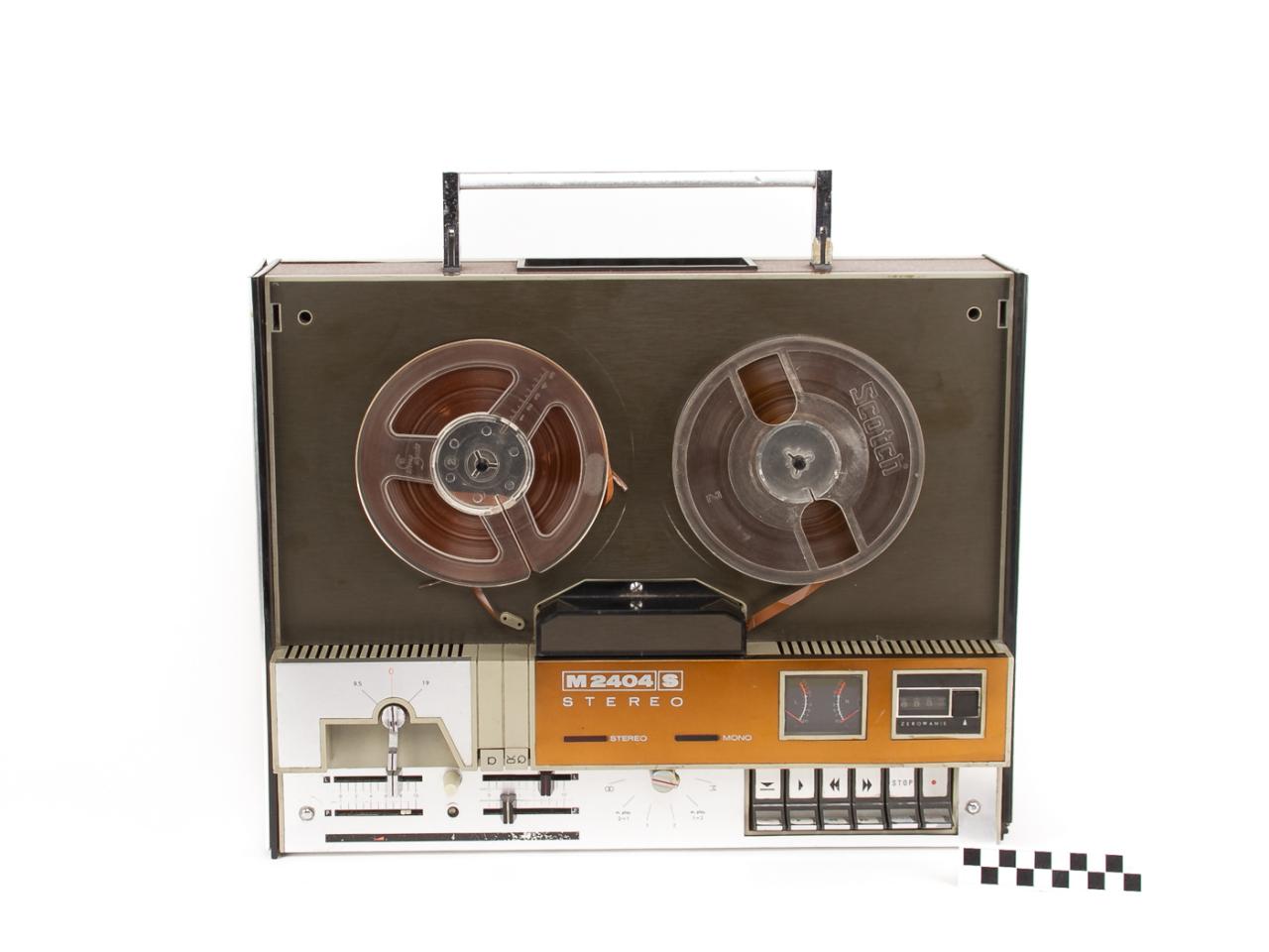 REEL TO REEL TAPE RECORDER