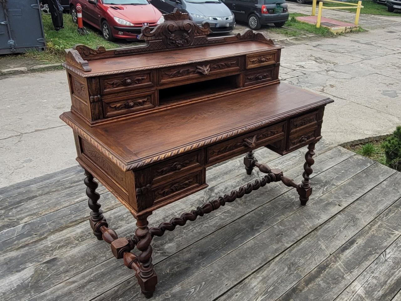 DESK