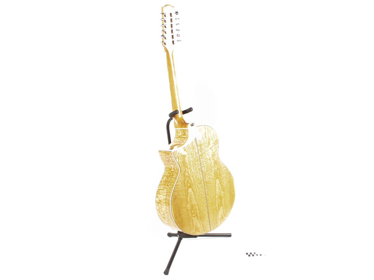 ACOUSTIC GUITAR