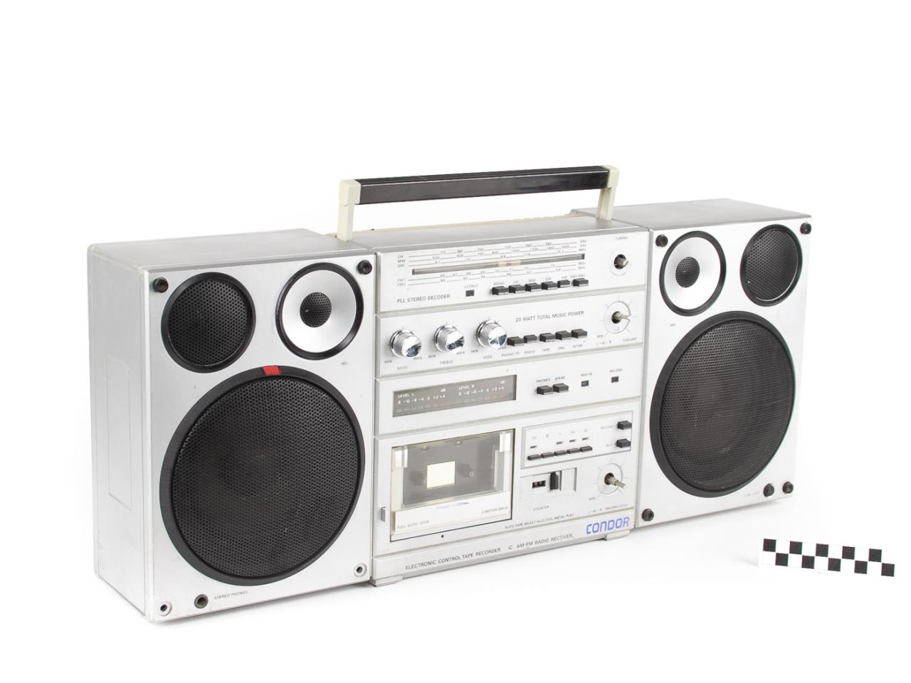 BOOMBOX RADIO
