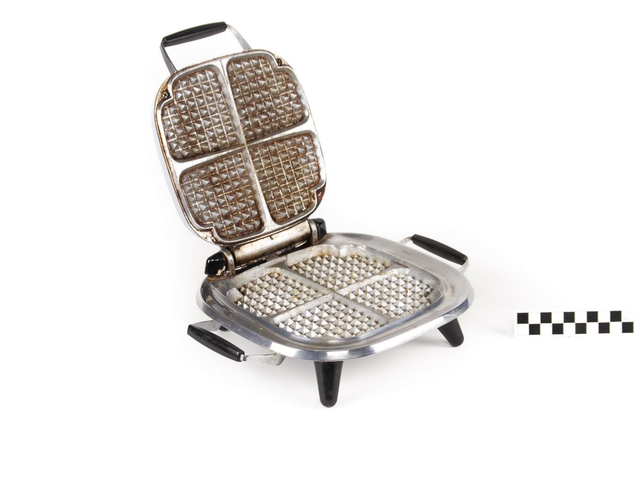 WAFFLE MAKER