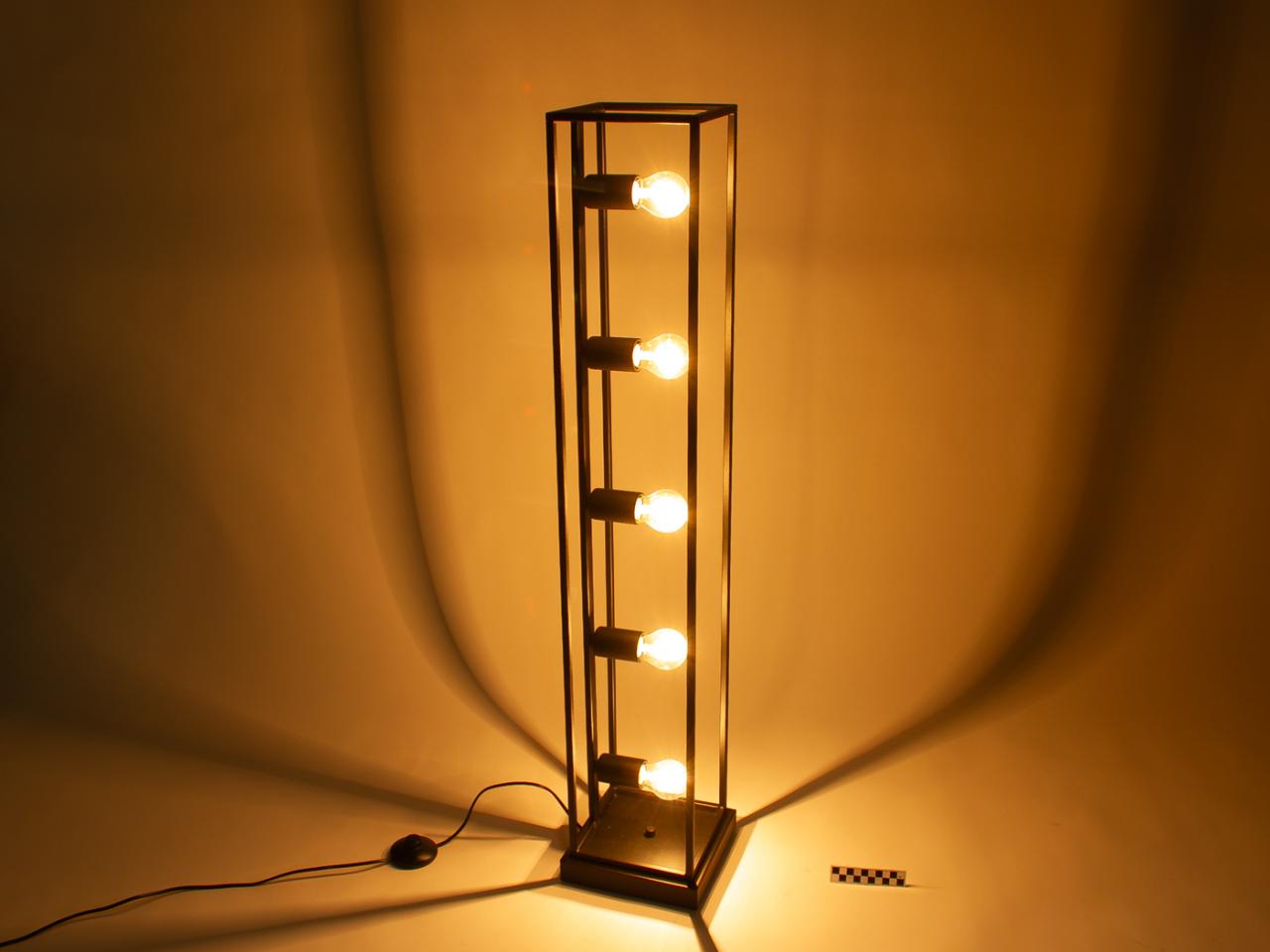 FLOOR LAMP