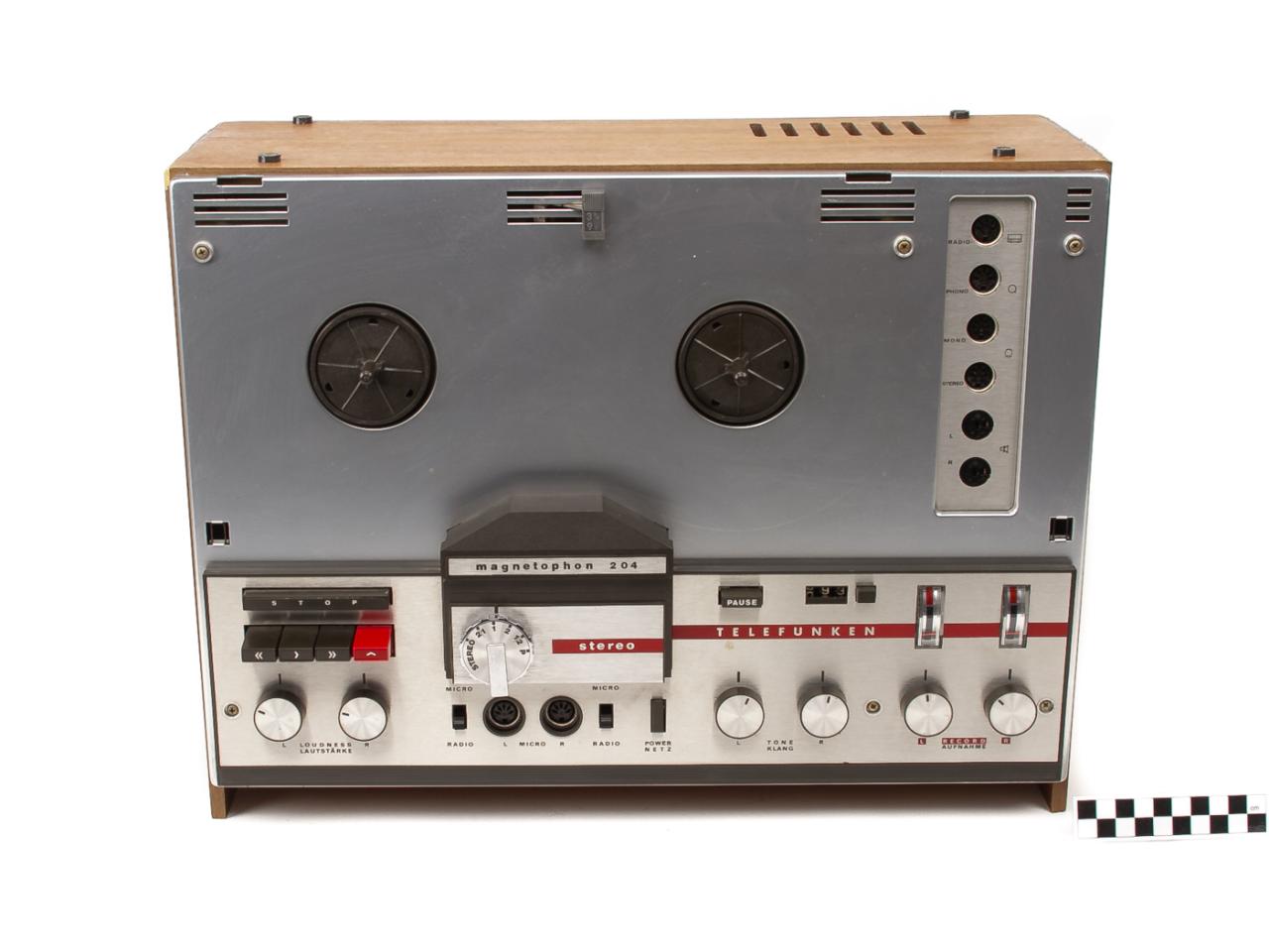 REEL-TO-REEL TAPE RECORDER
