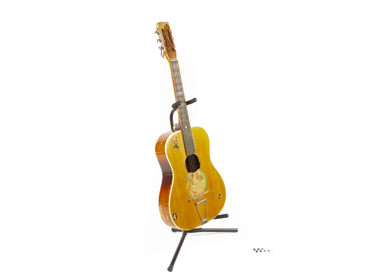 ACOUSTIC GUITAR