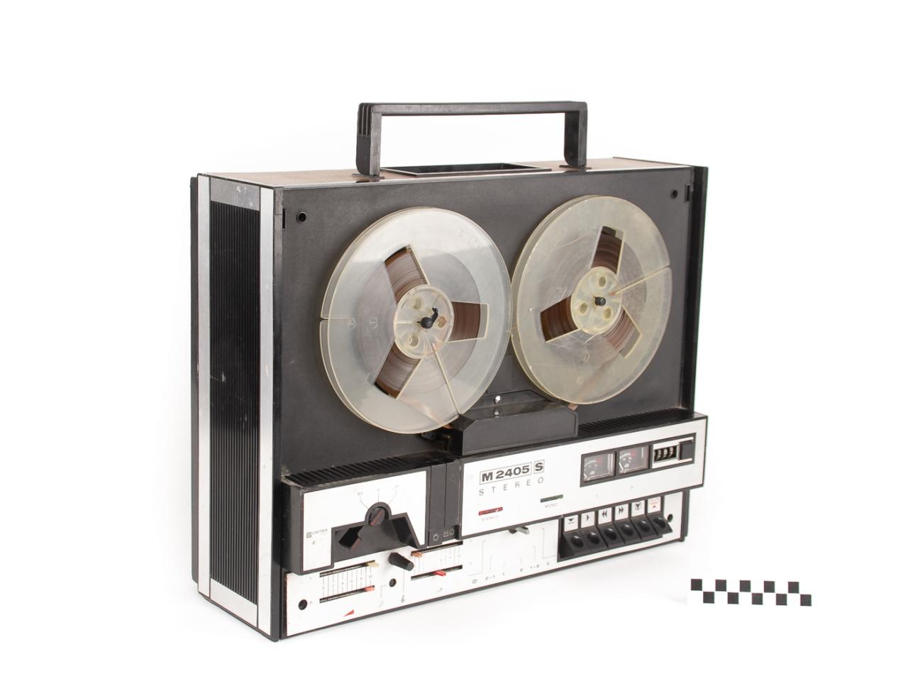 REEL TO REEL TAPE RECORDER