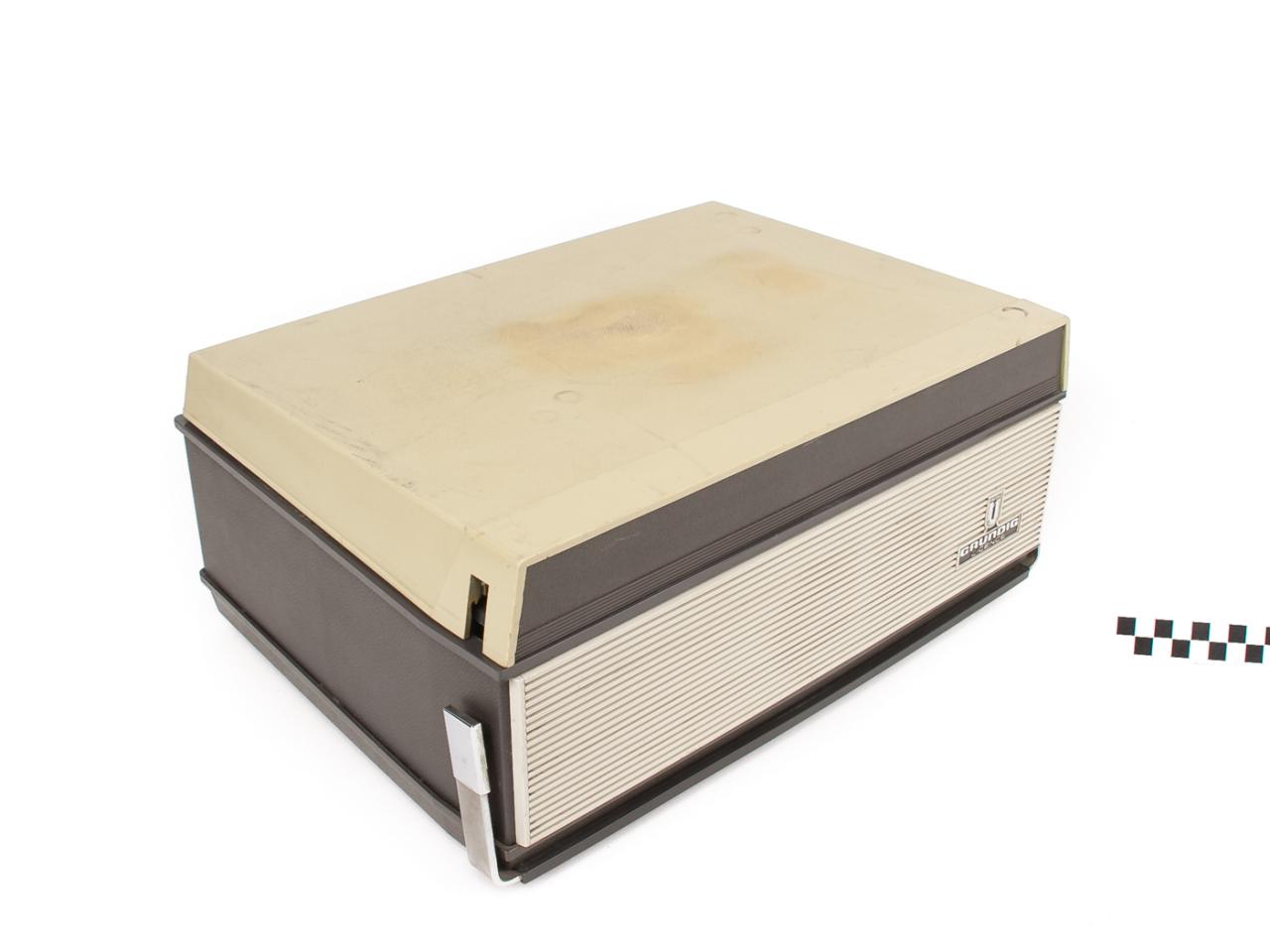REEL-TO-REEL TAPE RECORDER